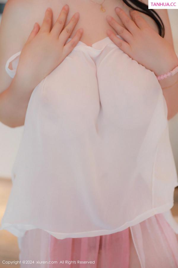   [XiuRen]高清写真图 2024.06.19 No.8724 陈柒柒 美腿性感第65张图片